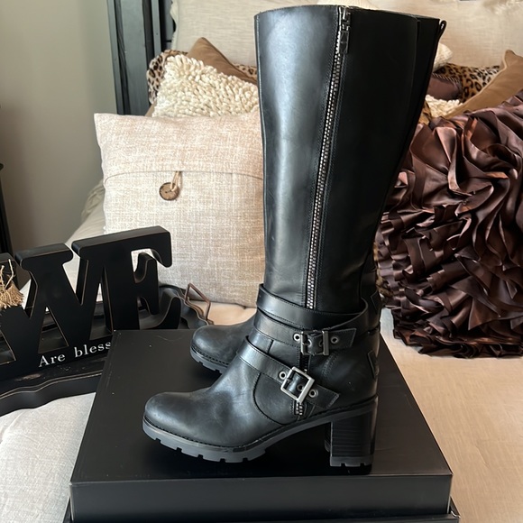 Lana Knee-High Heeled UGG Boots - Picture 4 of 14